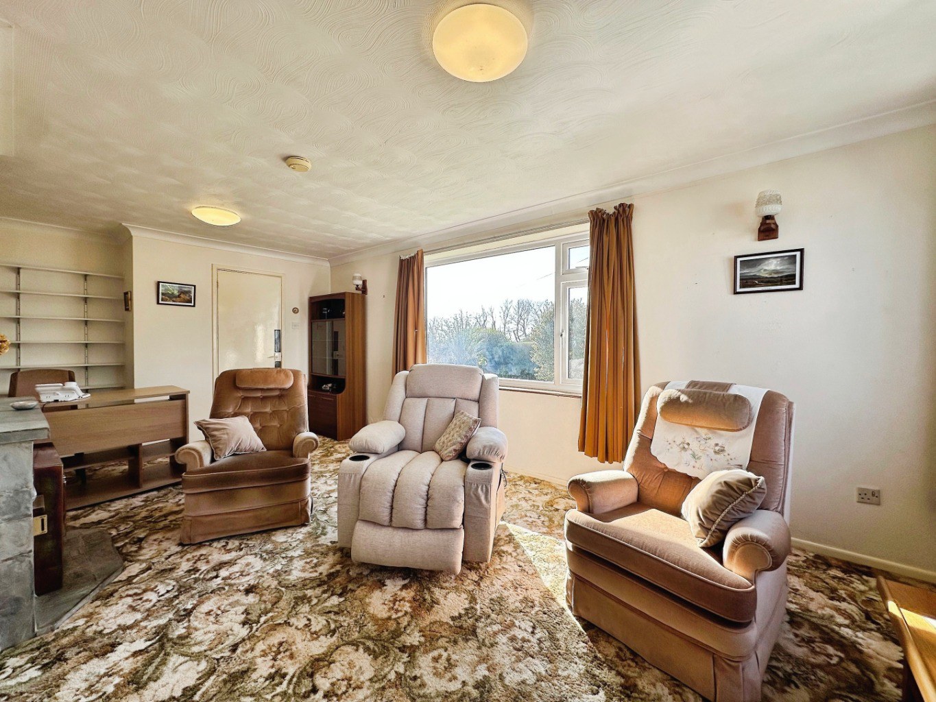 Kuggar, Detached bungalow with potential and no chain, photo 3