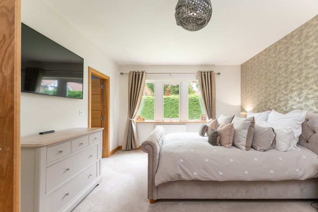 College Gardens, Bingley, West Yorkshire, BD16, photo 11