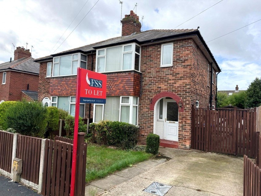 3 bed detached to rent in St Johns Drive, Harrogate