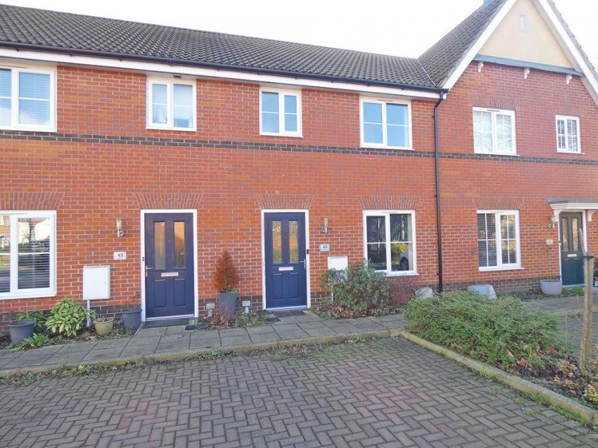 ** AMAZING VALUE - NO CHAIN ! ** Hall Lane