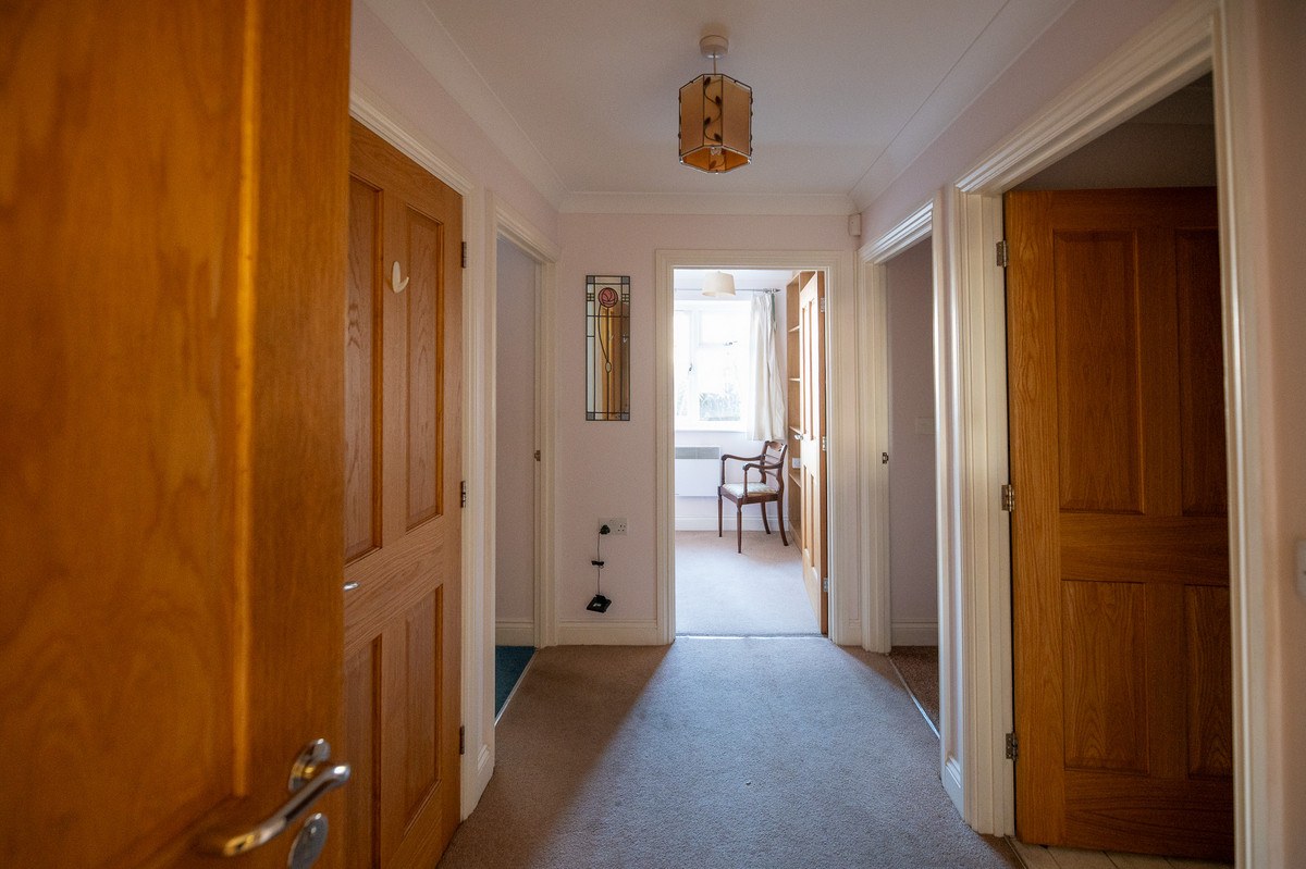 London Road, Benfleet, SS7 2, photo 6