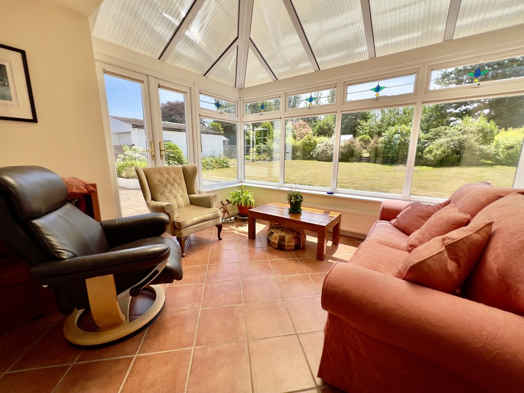 A Rare 1930s Home with Exceptional Gardens & Outstanding Potential, photo 13
