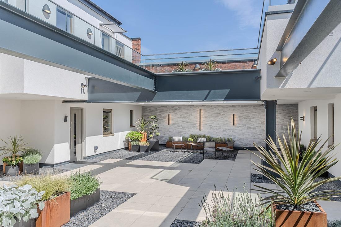 2 bed flat for sale in Cambridge Street, Harrogate