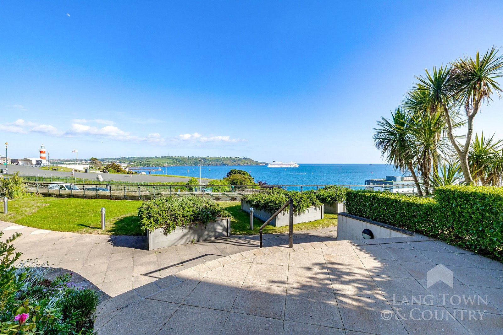 The Azure, Cliff Road, The Hoe, photo 3