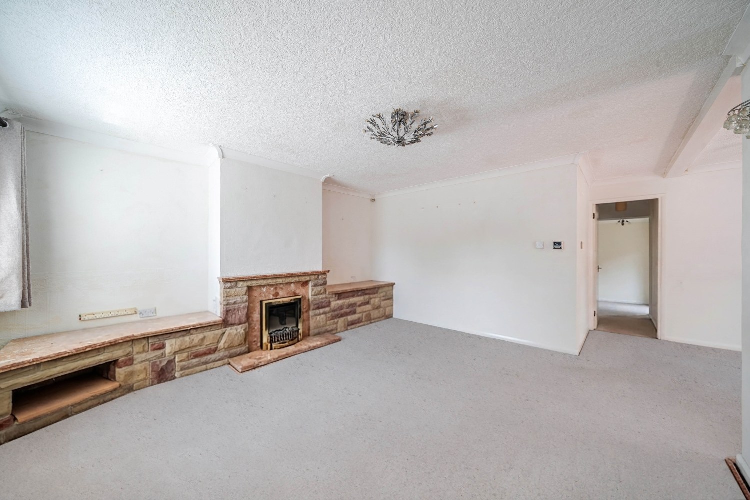 RAVENSDALE CLOSE, INKERSALL, CHESTERFIELD, DERBYSHIRE, S43, photo 2