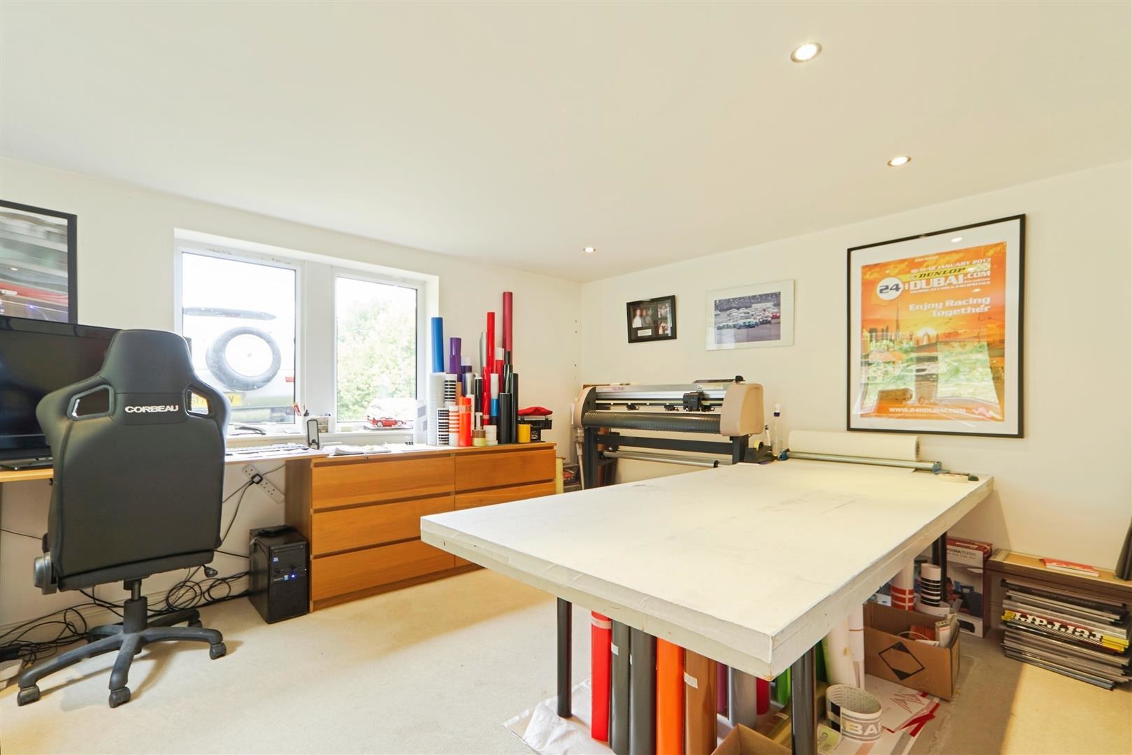 Marley, Bingley, BD16 2DN, photo 17