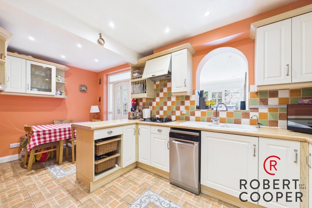 Pine Gardens, Eastcote, Middlesex, HA4, photo 2