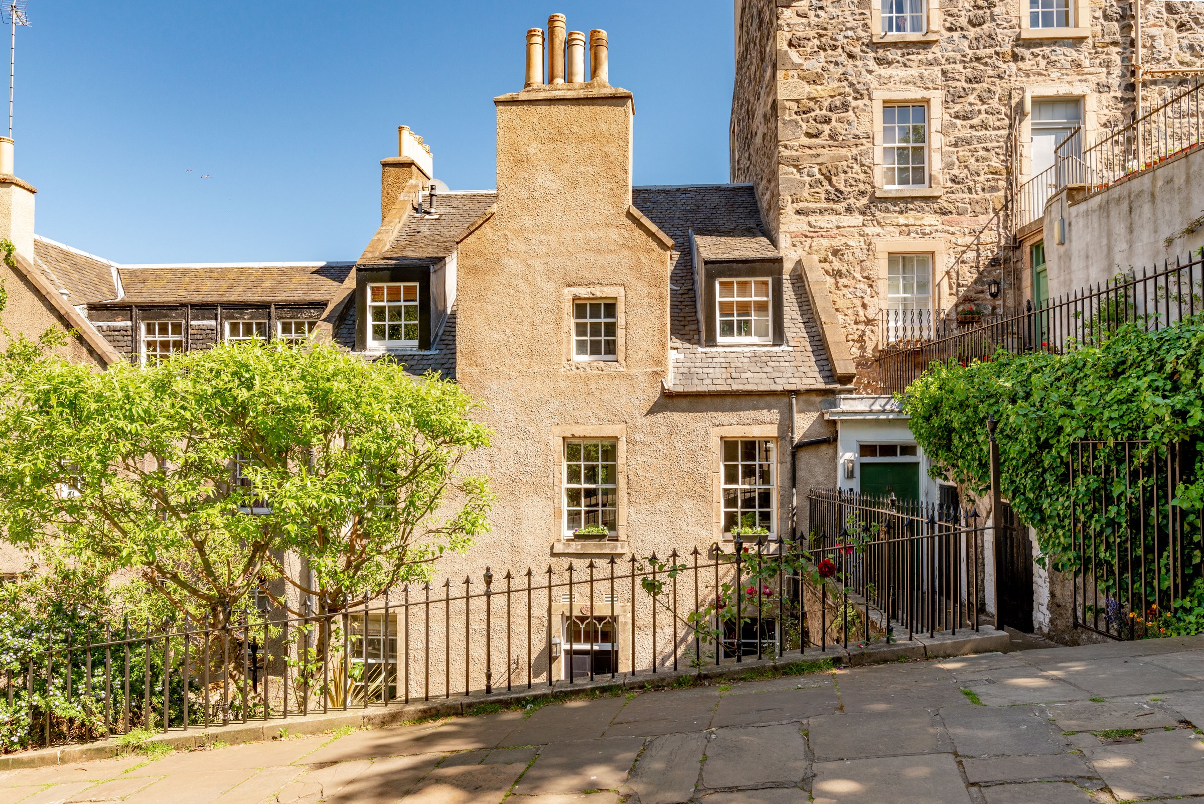 18/1 Calton Hill, Calton, Edinburgh, EH1 3BJ