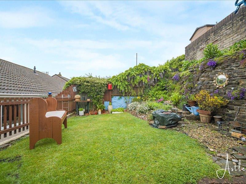 St Anne's Drive, Tonna, Neath, photo 4