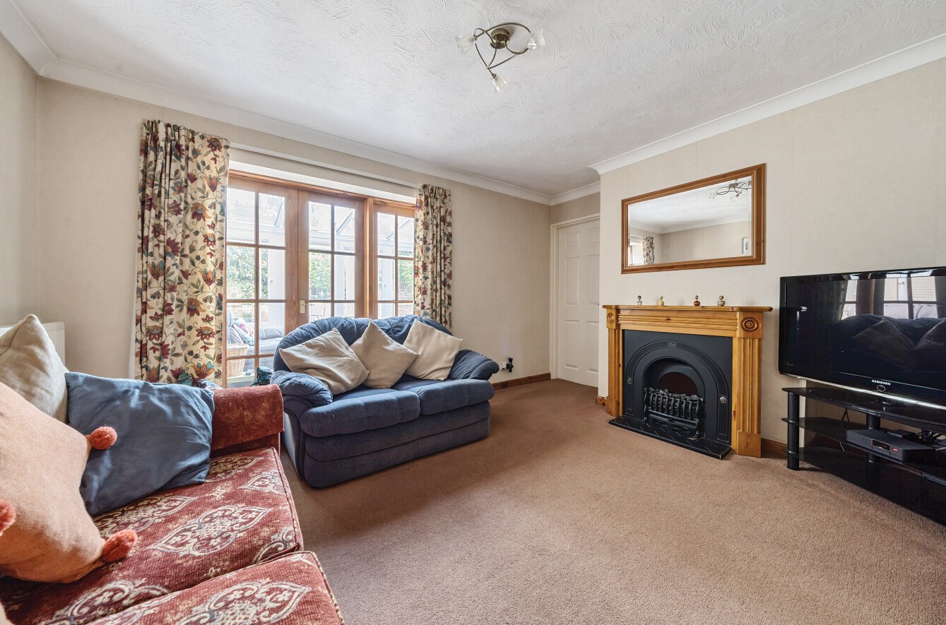 Great Goodwin Drive, Guildford, Surrey, GU1, photo 2