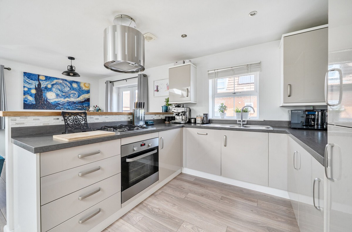 Odiham Drive, Newbury, RG14, photo 3