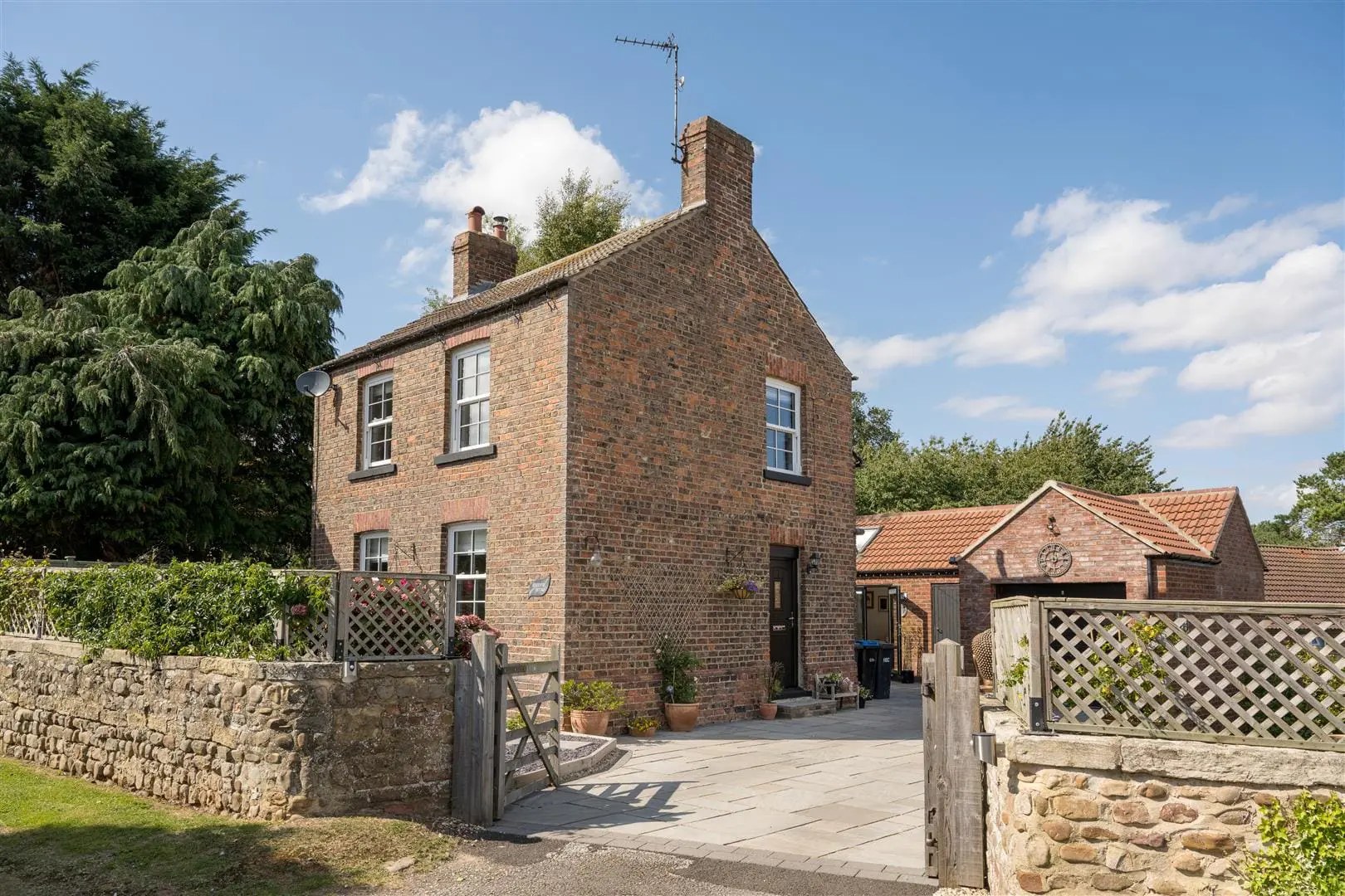 3 bed home for sale in Chapel Lane, Marton le Moor