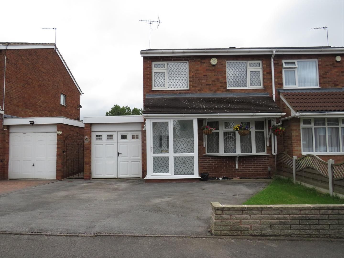 Newby Grove Bacons End