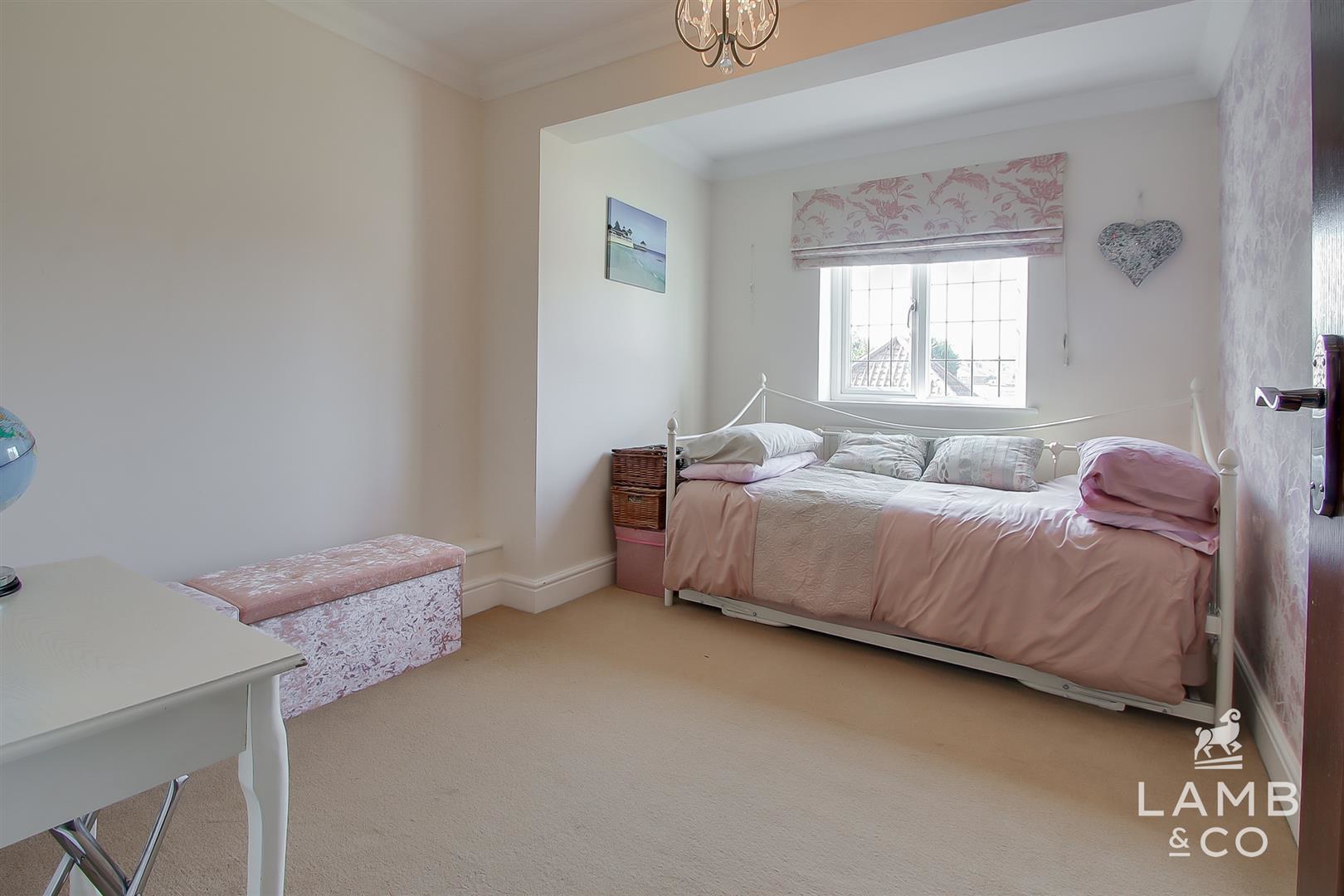 Walton Road, Kirby-Le-Soken, Frinton-On-Sea, photo 31