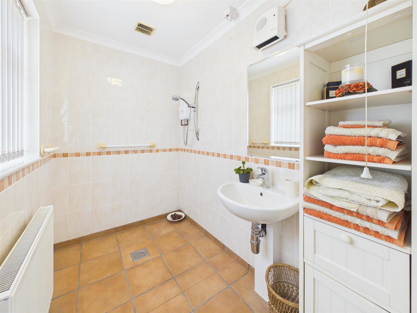 Montfort Road, Longlevens, Gloucester, photo 9