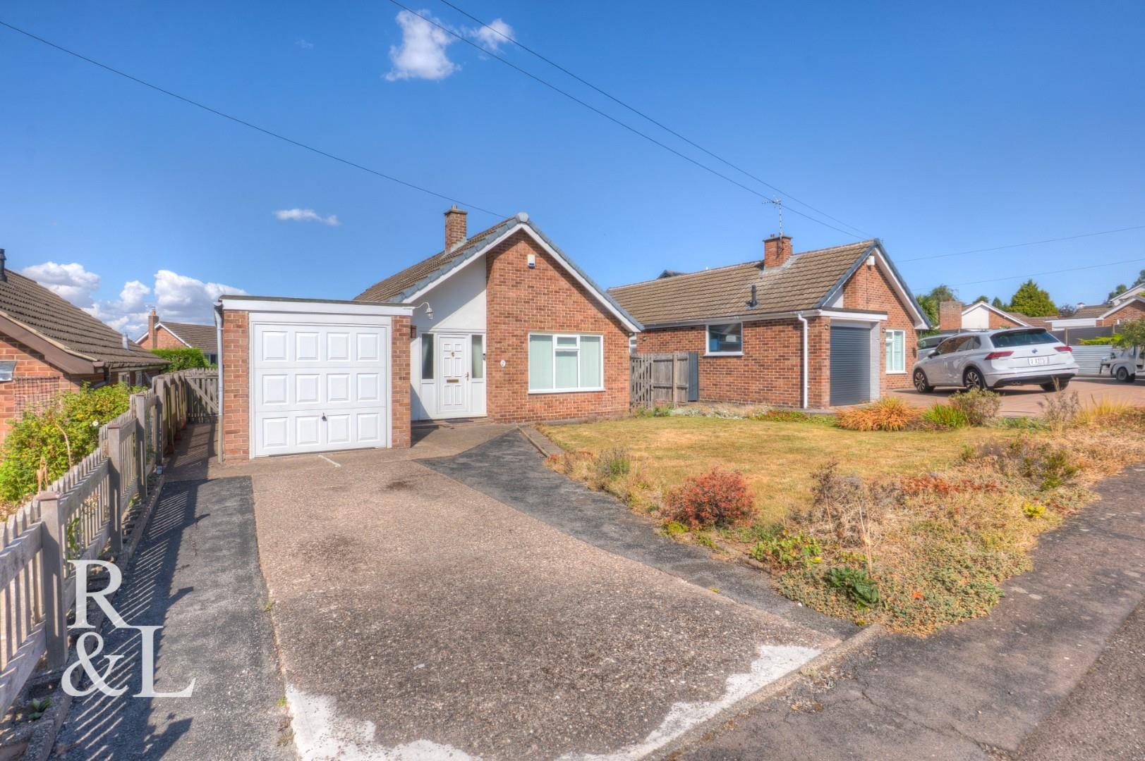 3 Bed Bungalow - Detached For Sale Loudoun Way