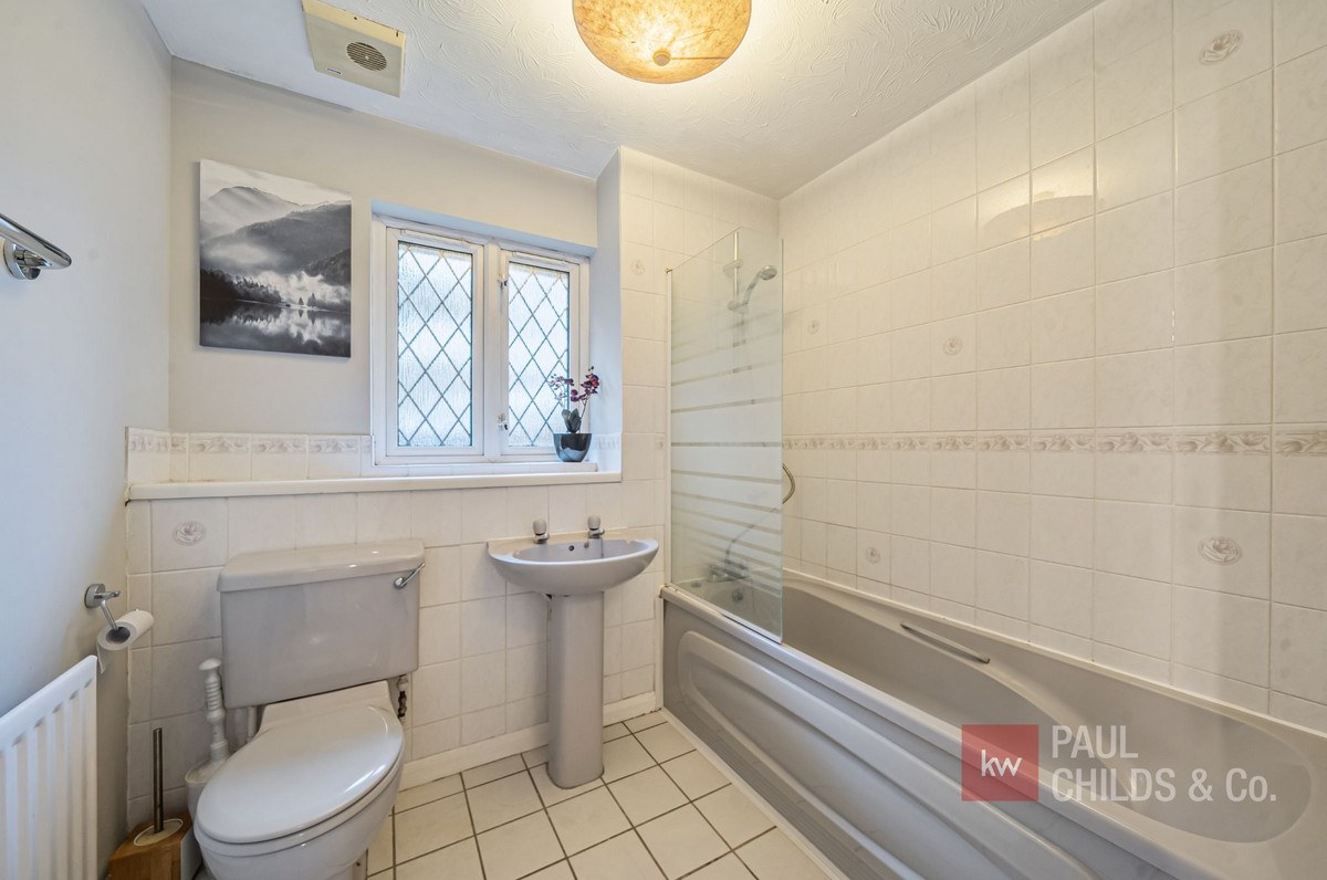 Butler Road, Bagshot, GU19, photo 12