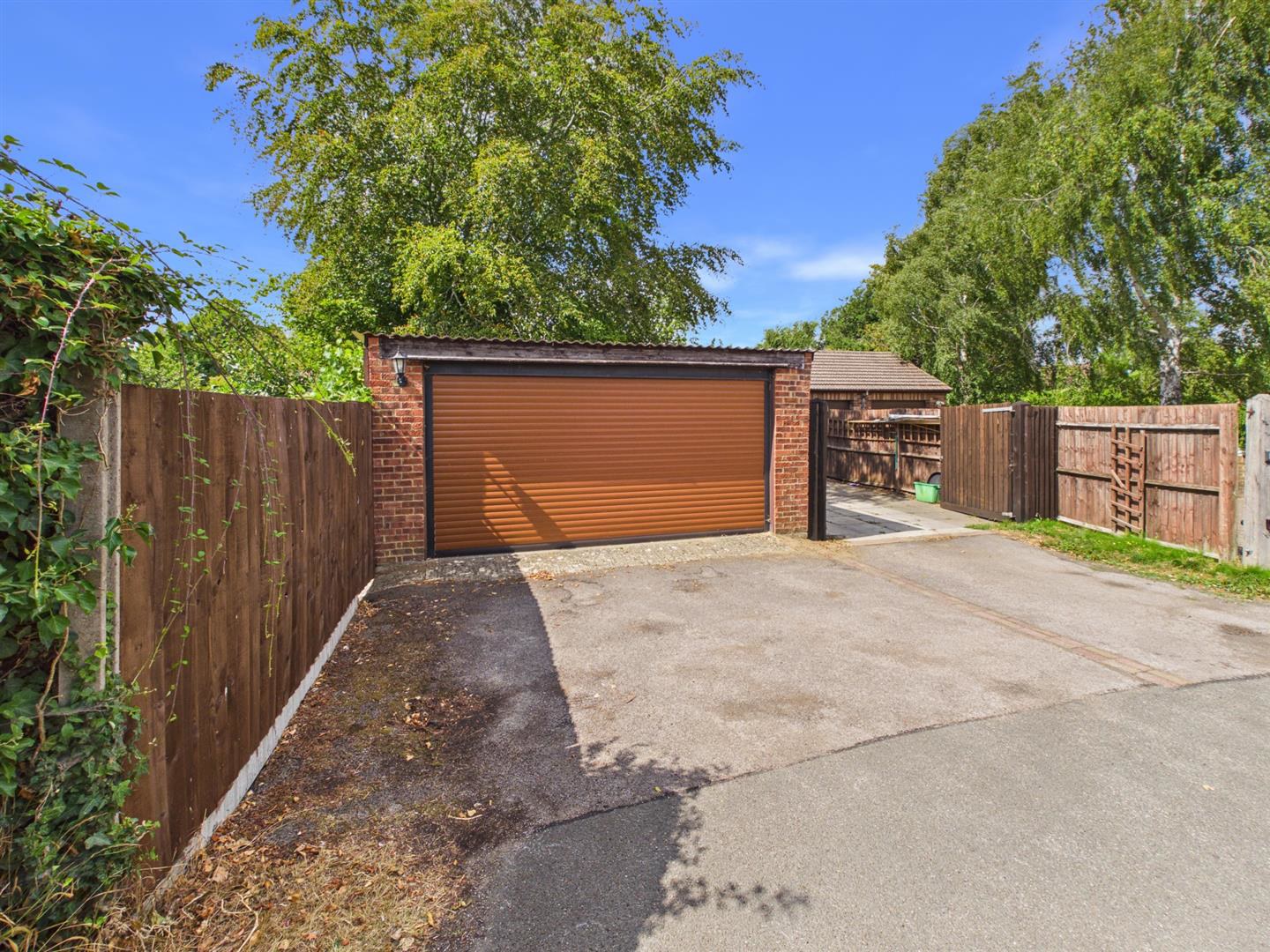 Church Road, Longlevens, Gloucester, photo 15