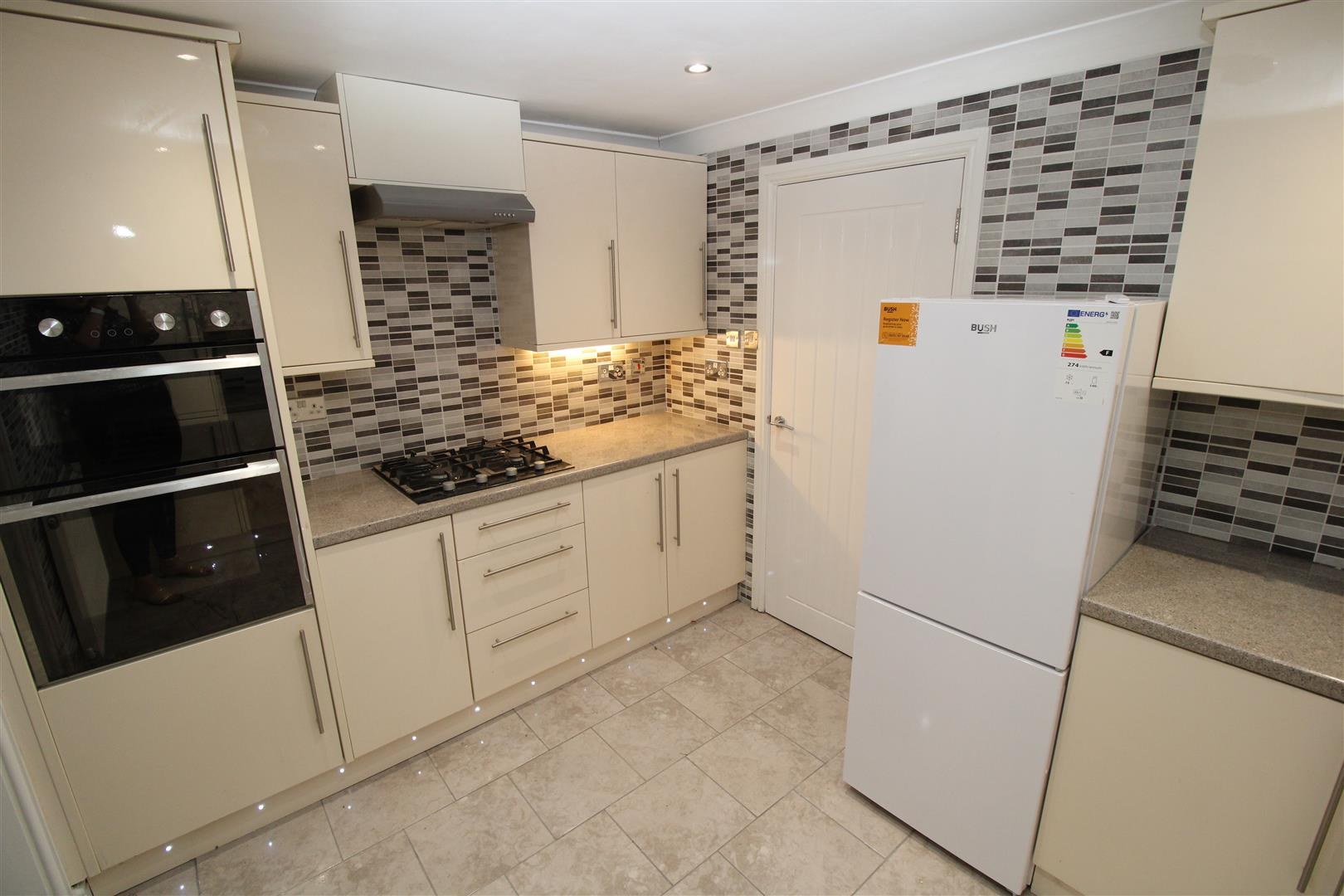 House - Terraced For Rent Mitre Street