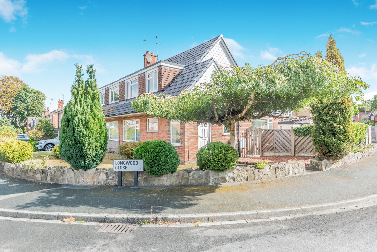 1 Longwood Close, Leeds
