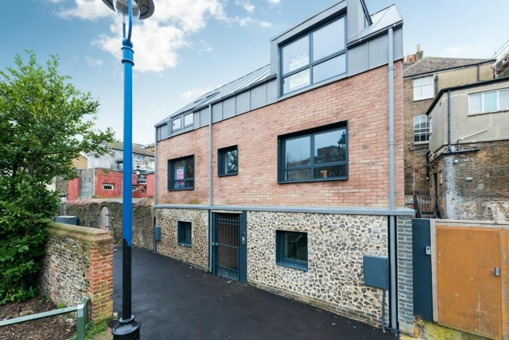 Albert Court