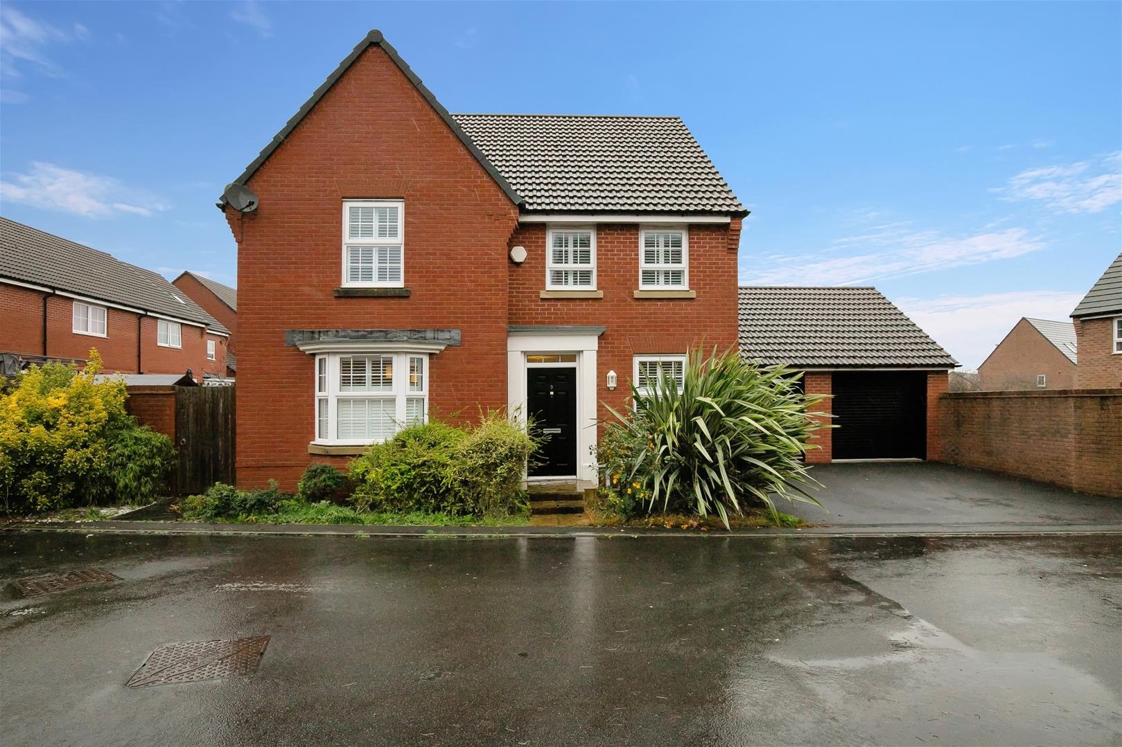 Fieldfare Close