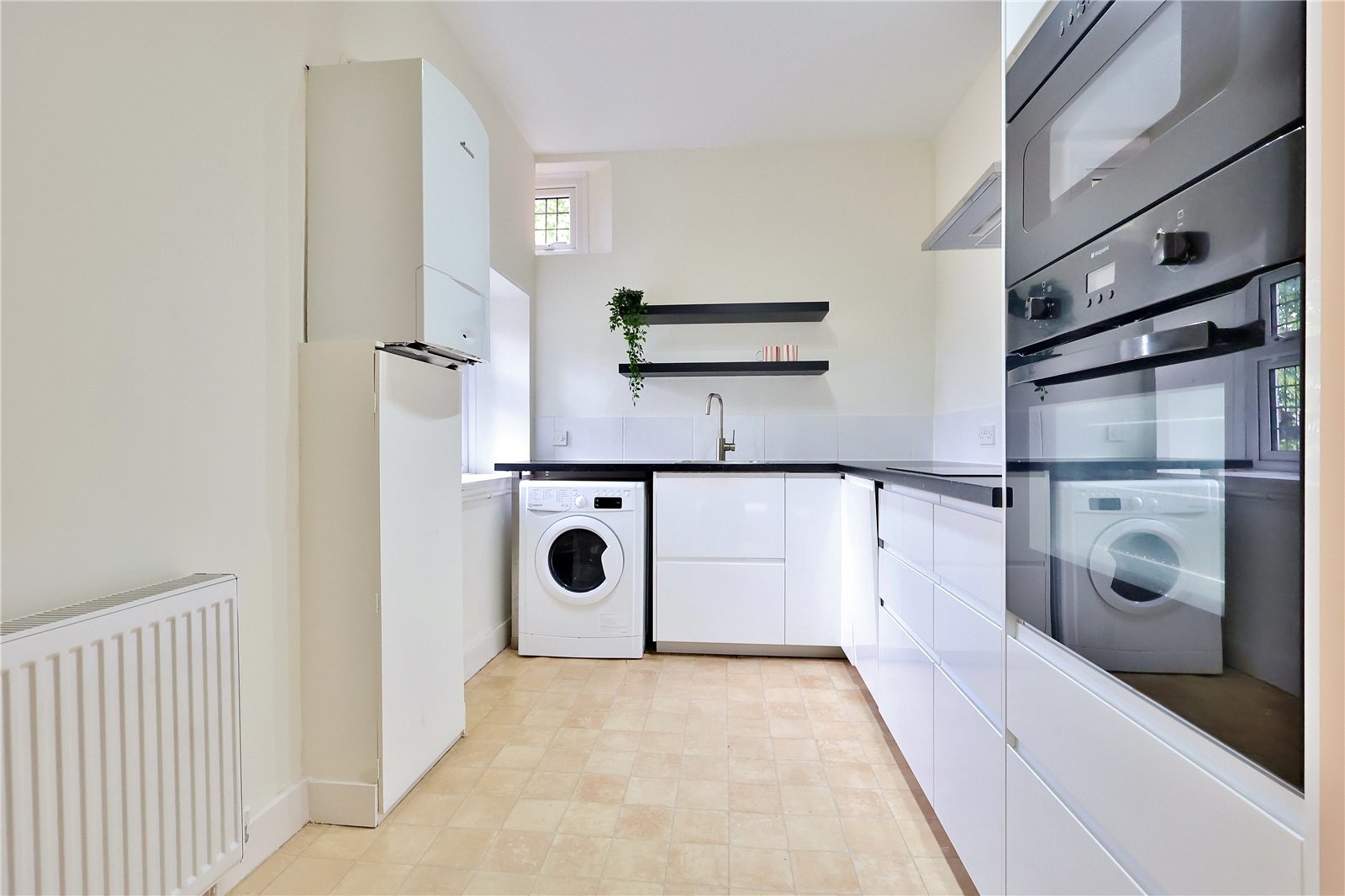 Pembroke Road, Woking, Surrey, GU22, photo 2