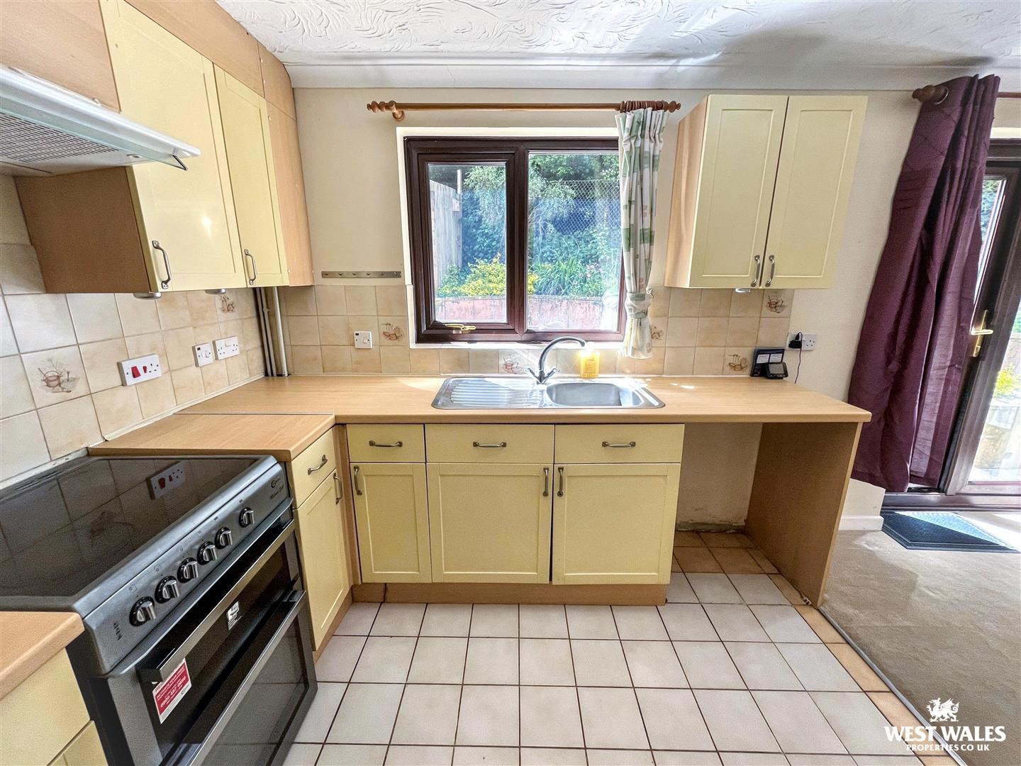 Llansteffan Road, Johnstown, Carmarthen, photo 10