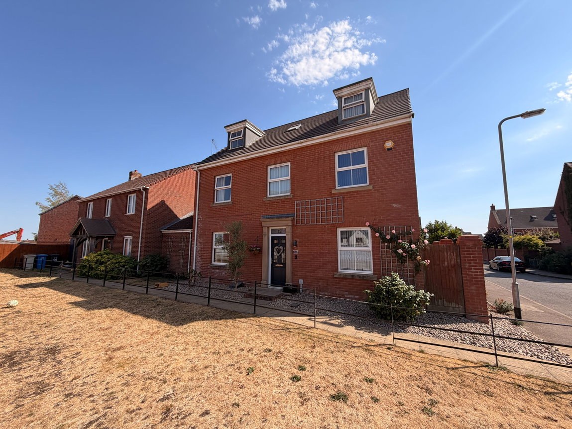 Oakwood Close