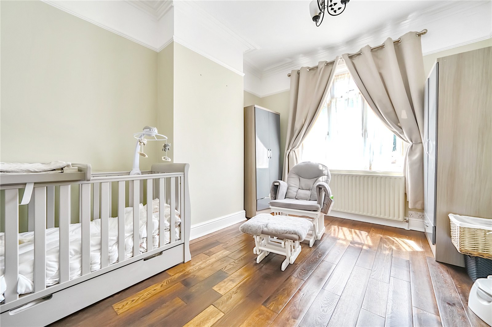 Lodge Drive, Palmers Green, London, N13, photo 13