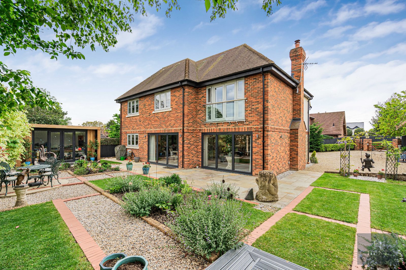 Burns Close, Long Crendon, Aylesbury, HP18, photo 2