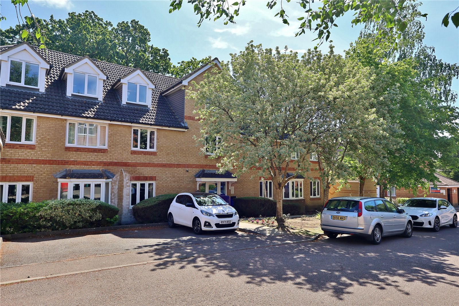 Alexandra Gardens, Knaphill, Woking, Surrey, GU21, photo 18