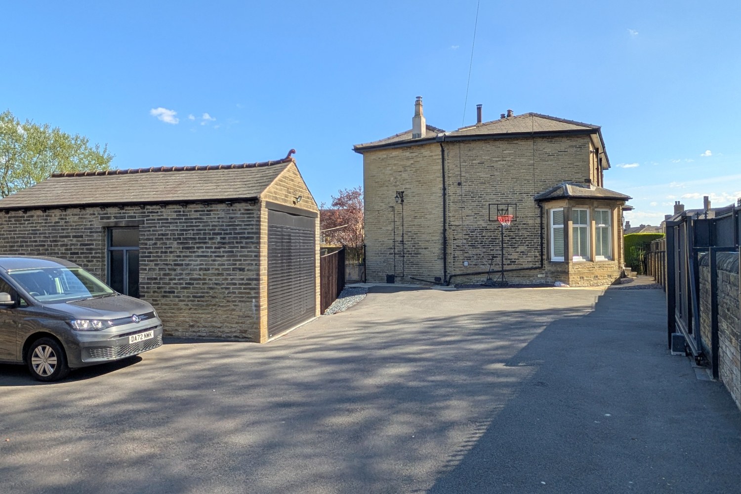The Mount, Lightcliffe Road, Brighouse, HD6, photo 4