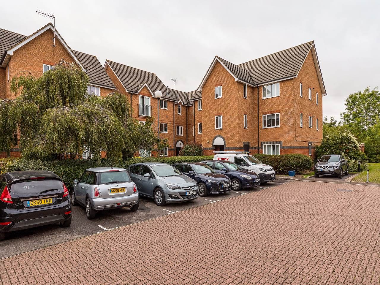 Farthingale Court