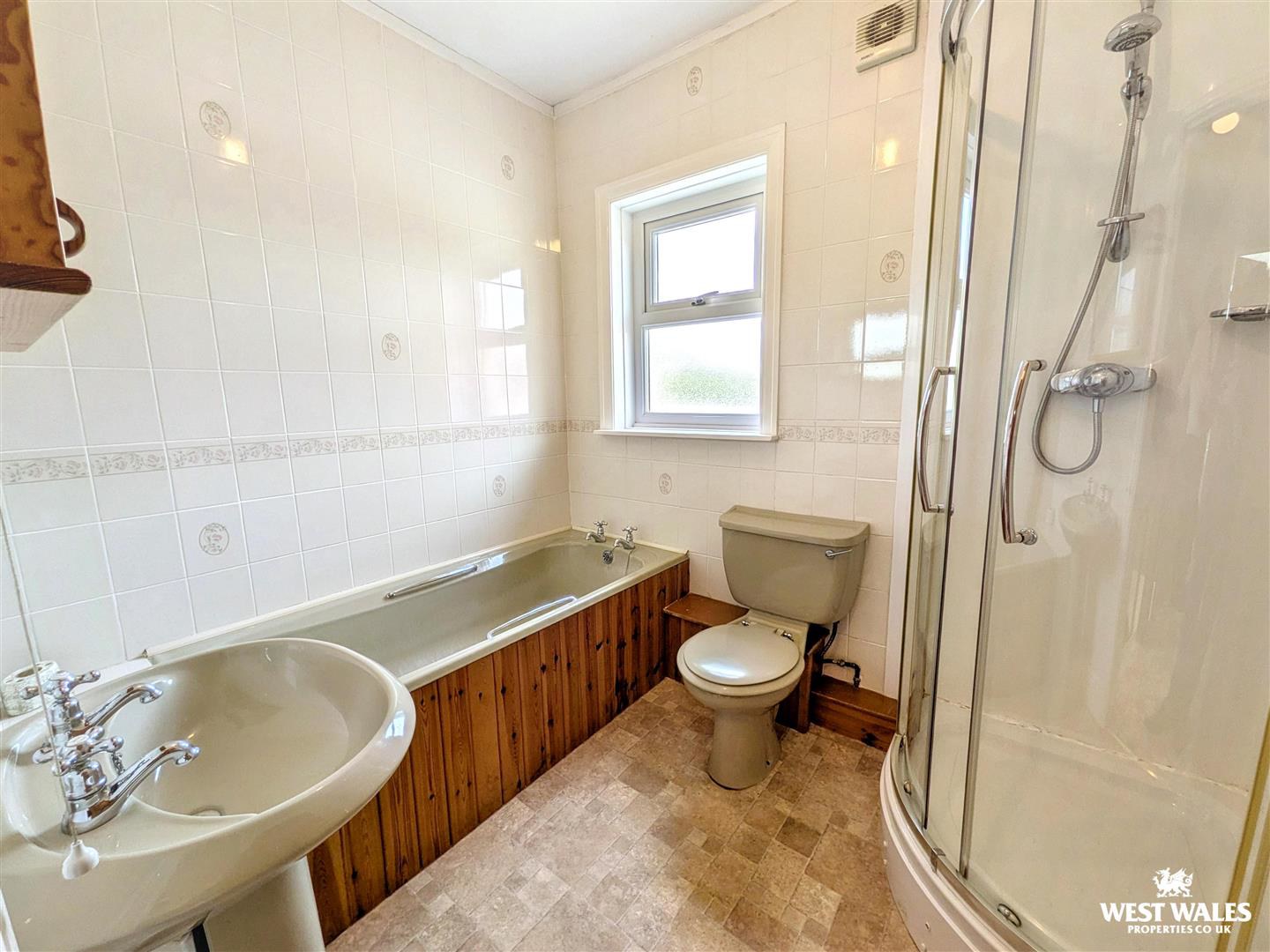 St. Nons Avenue, Carmarthen, photo 12