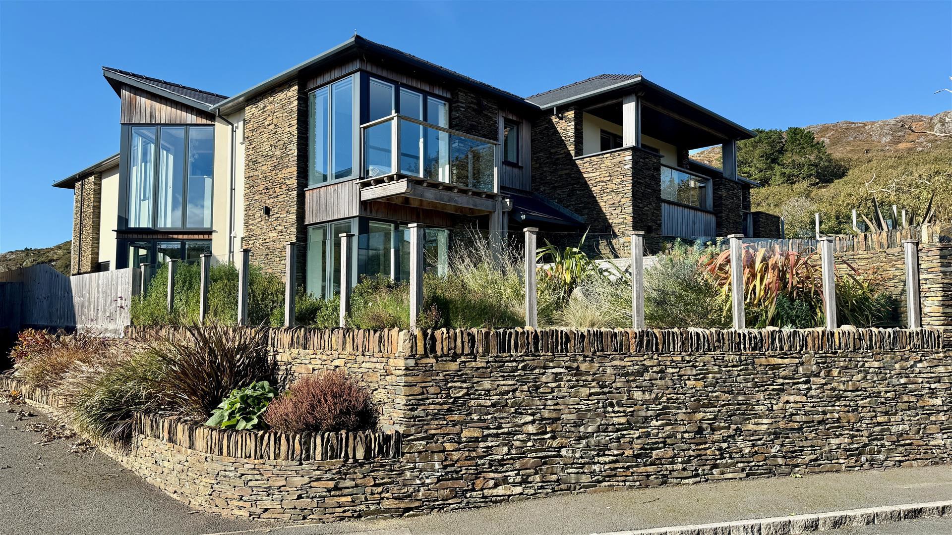 Barmouth, LL42