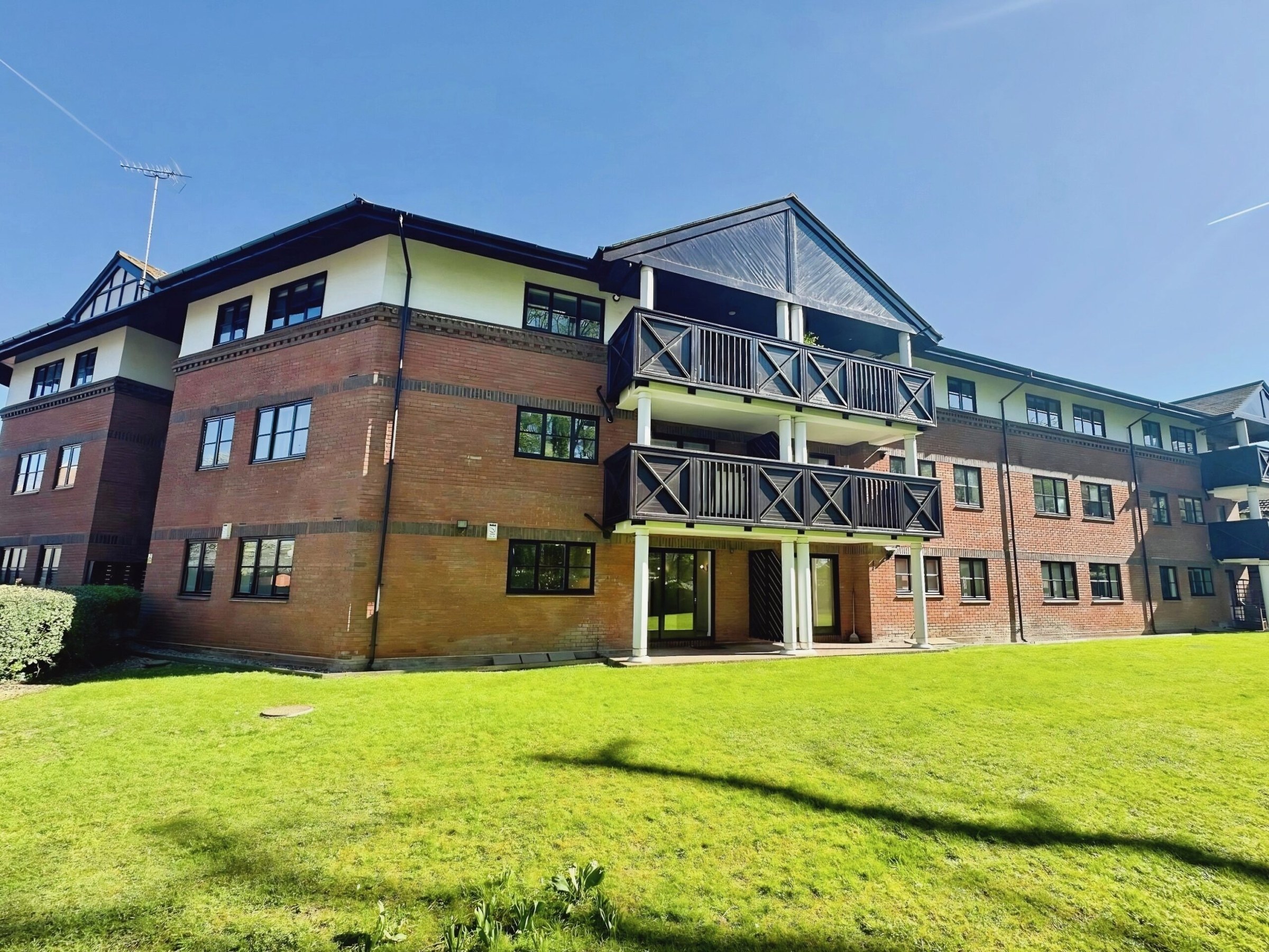 Poplar Drive, Hutton, BRENTWOOD, CM13 1YY