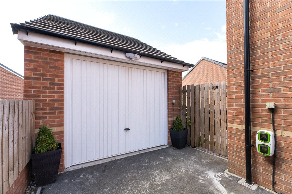 Bradfield Avenue, Morley, Leeds, West Yorkshire, LS27, photo 30