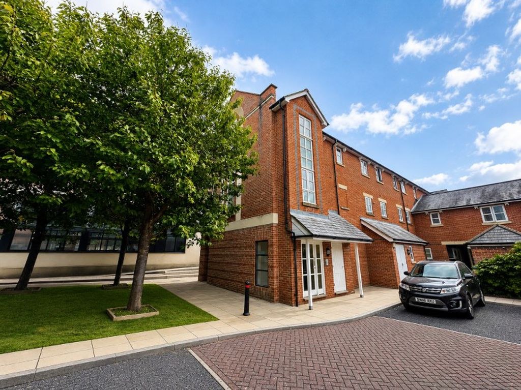Under Offer South Square
