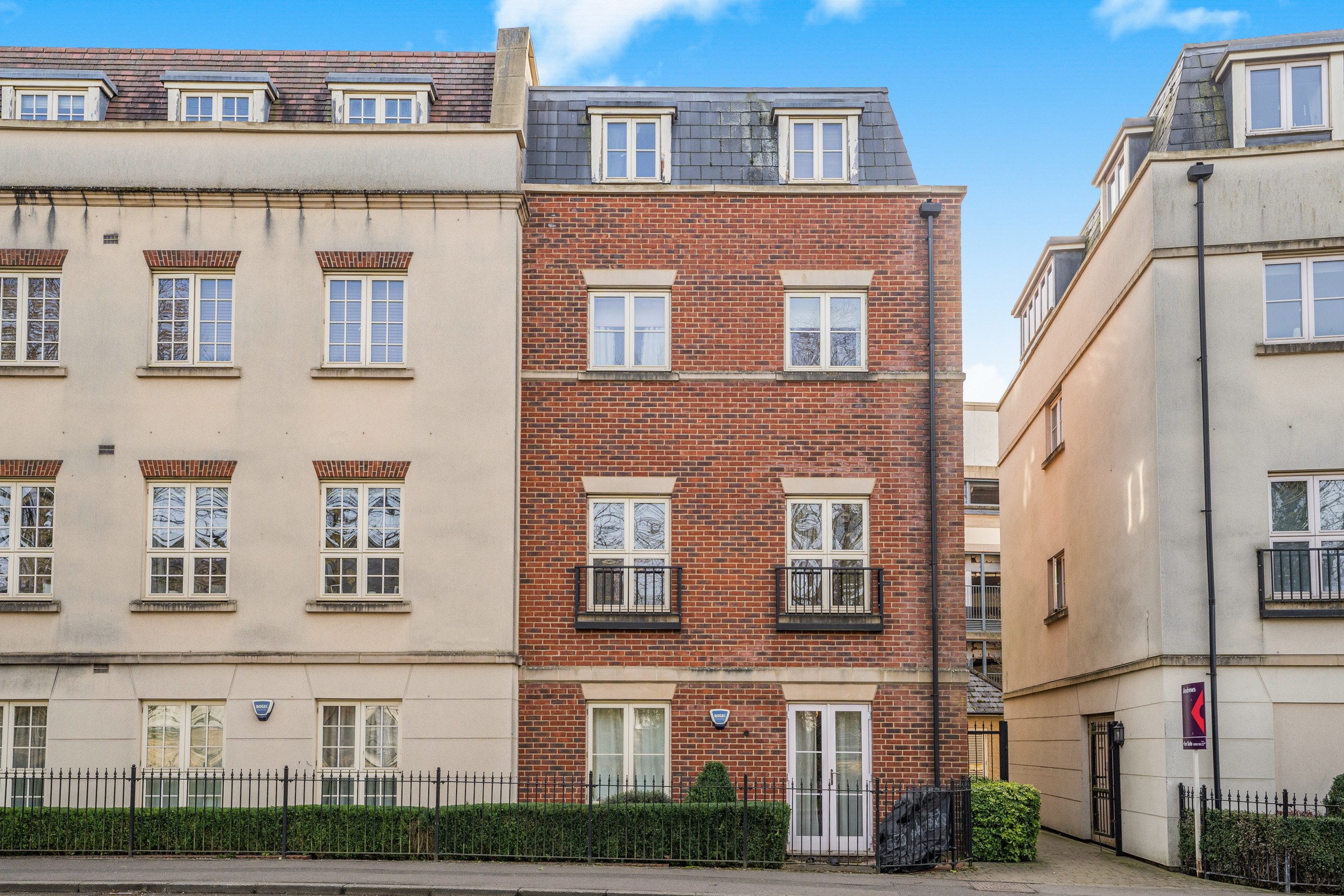 Woodford Way, Witney, OX28