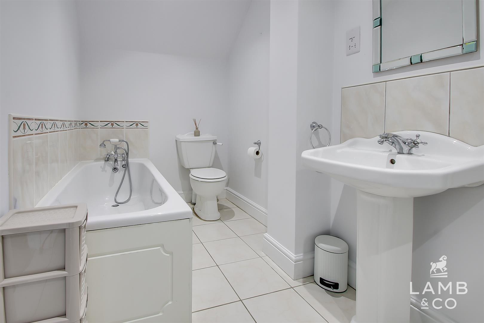 Walton Road, Kirby-Le-Soken, Frinton-On-Sea, photo 32