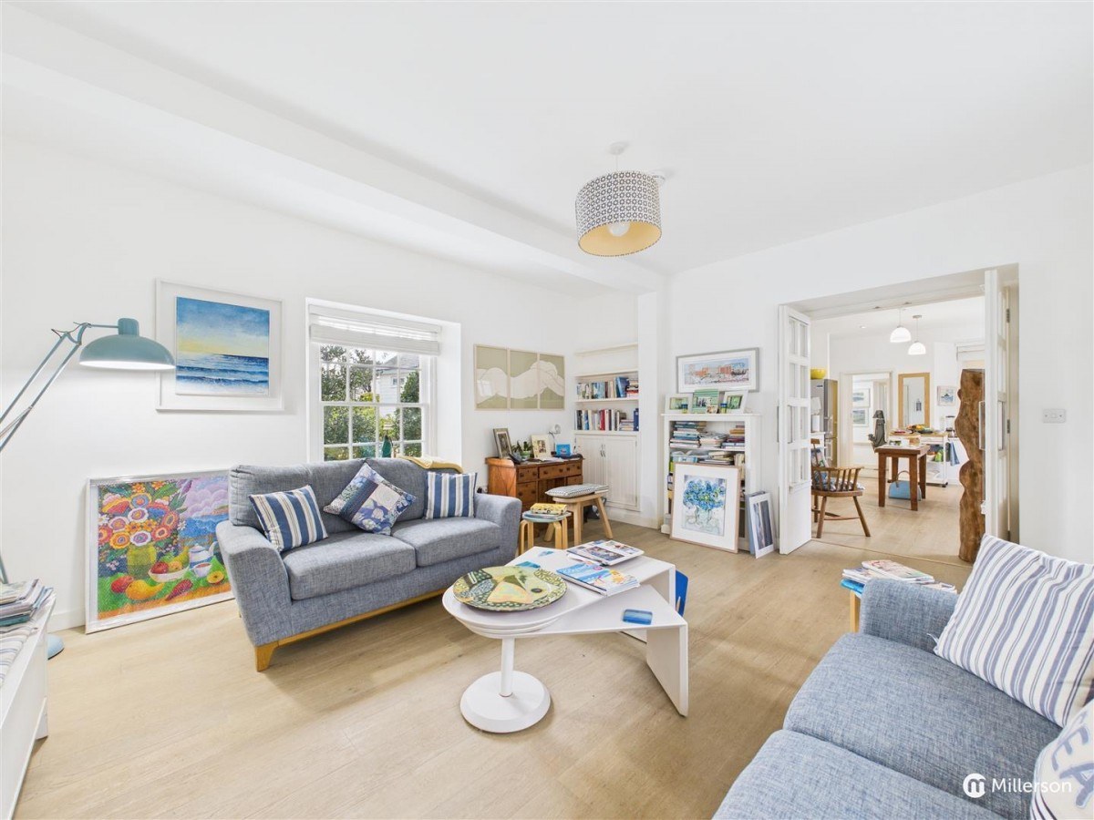 Little Meadowside House