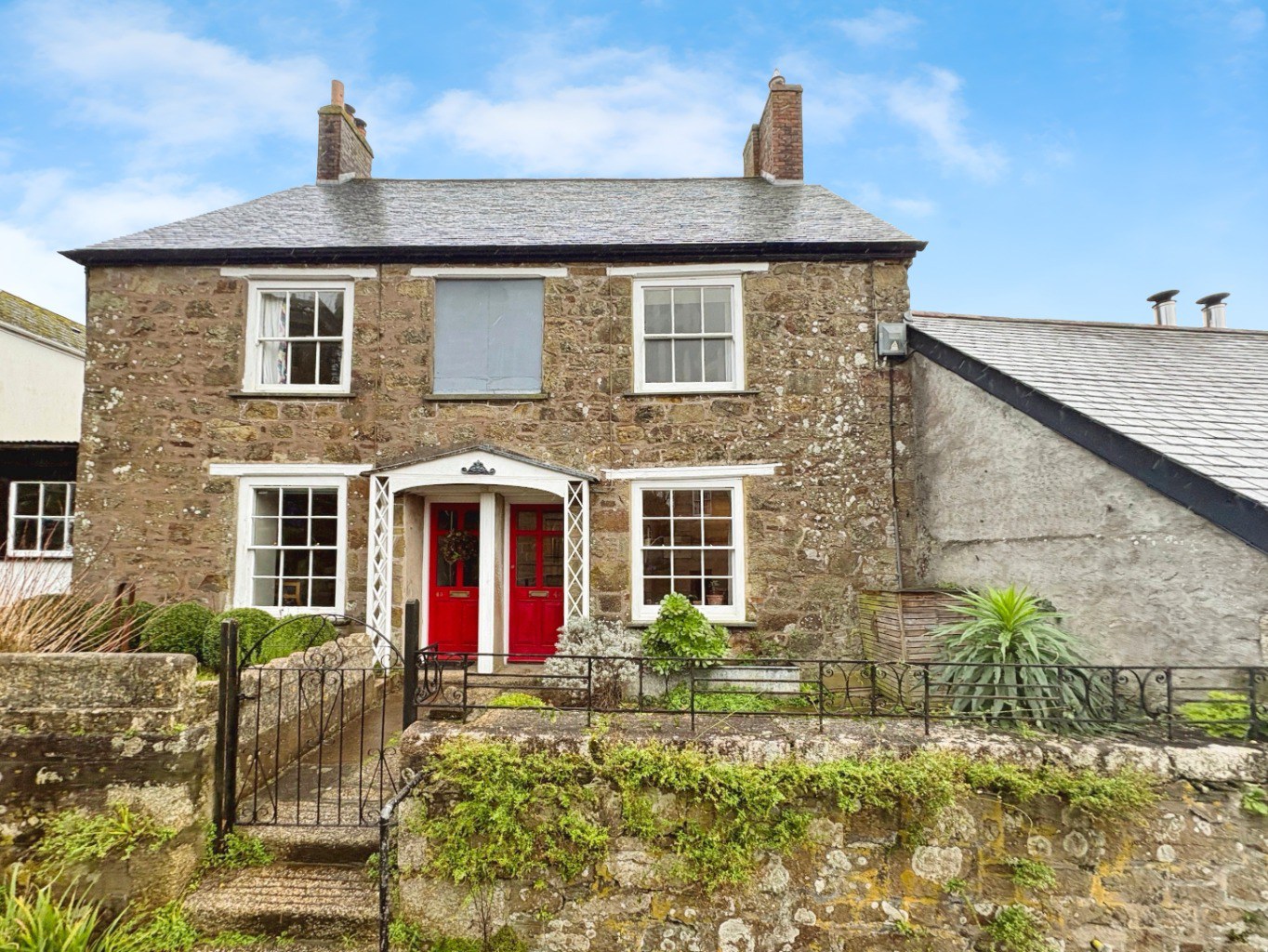 Helston, Grade 2 listed cottage close to town centre