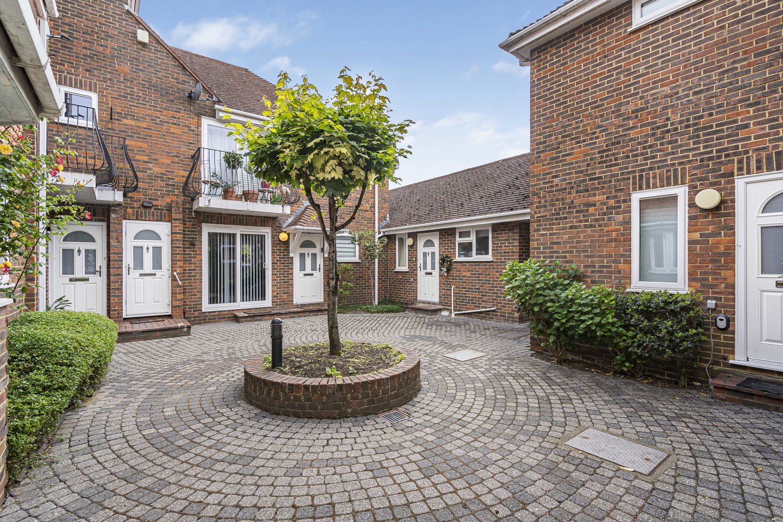 Cherry Tree Close, Farnham, Surrey, GU9