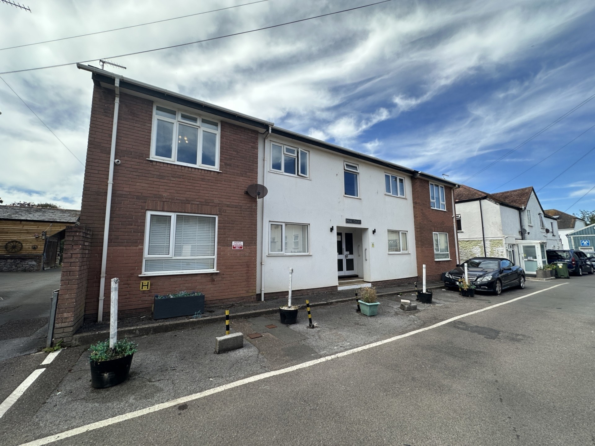 Flat - Let Agreed MEWS COURT