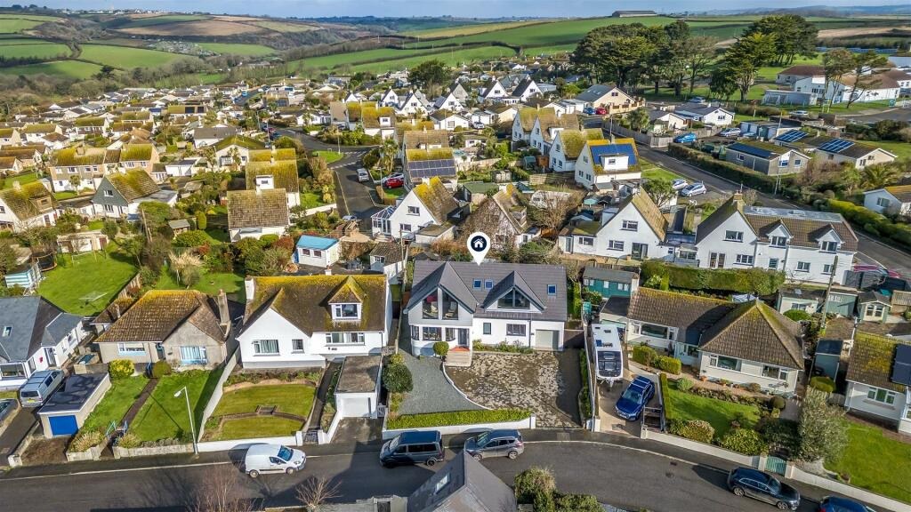 Porthleven, Stunning home with views towards harbour and clocktower