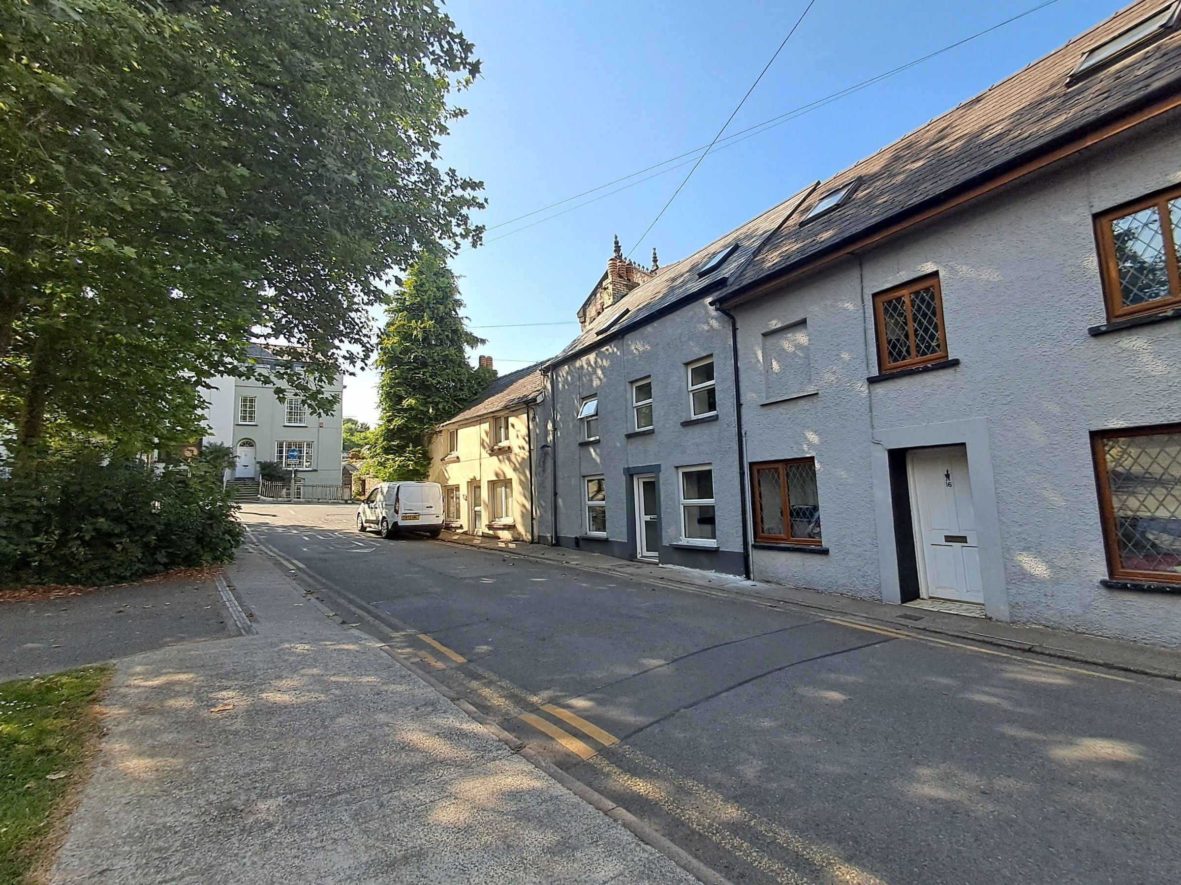 terraced house to rent in Mariners Square