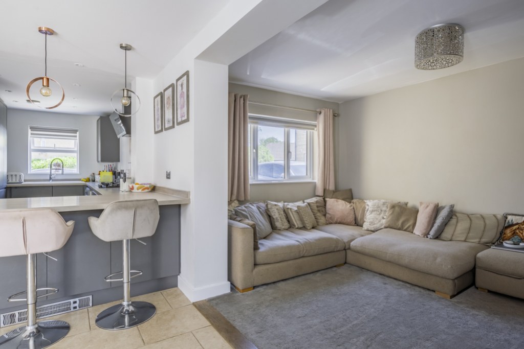 Avenue De Gien, Malmesbury, Wiltshire, SN16, photo 3