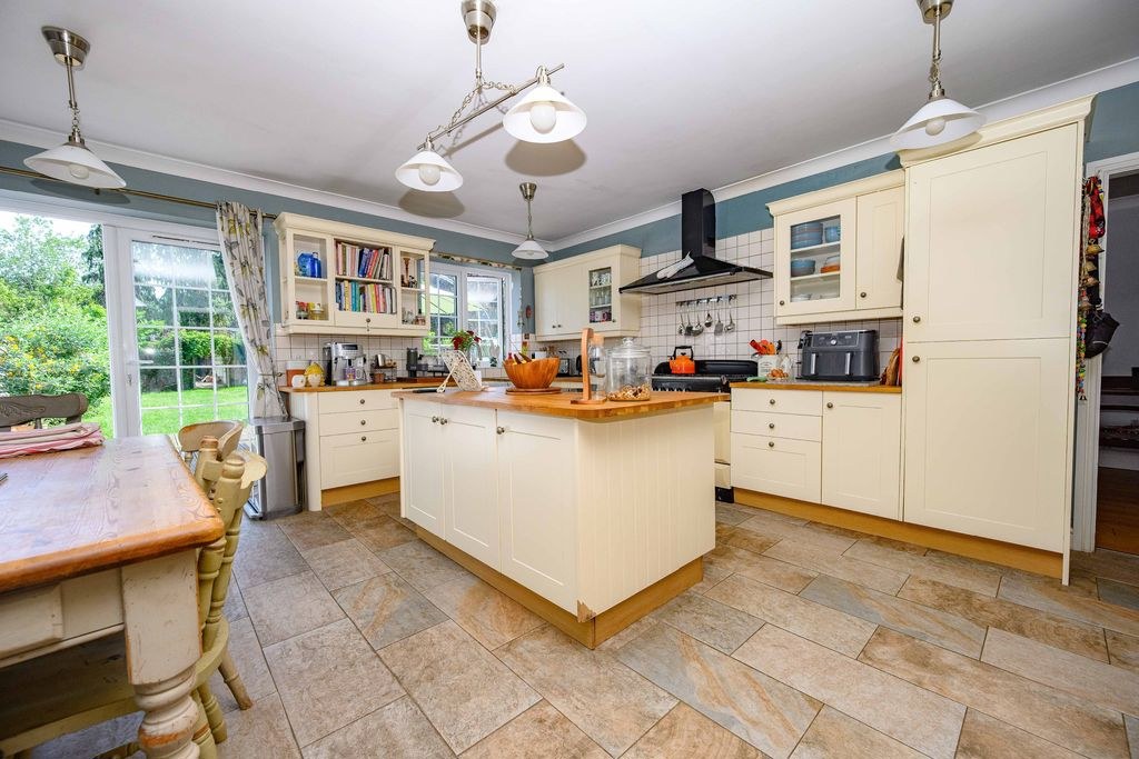 St. Albans Road WestHatfield AL10 9RU