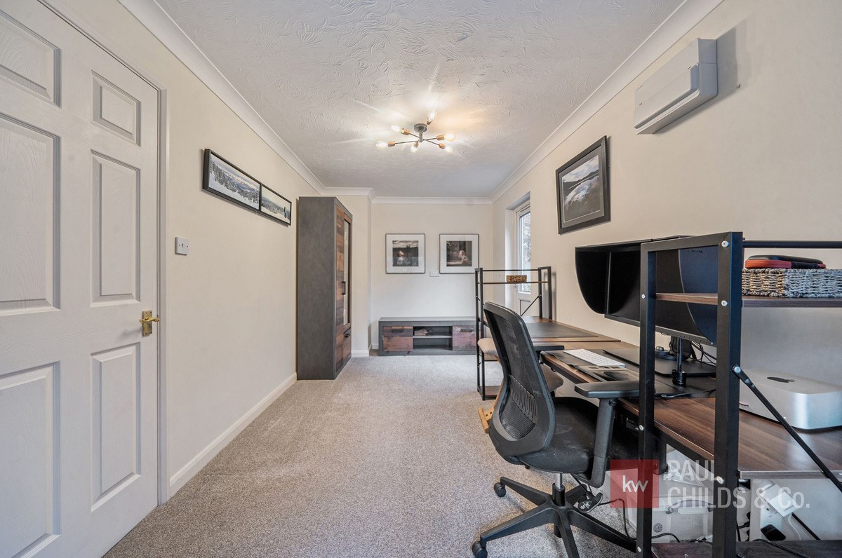 Butler Road, Bagshot, GU19, photo 4